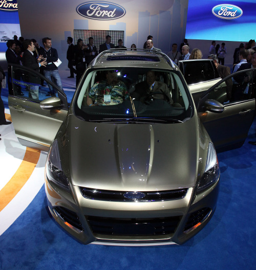 The 2012 Ford Escape makes its debut at the Los Angeles Auto Show Wednesday. (AP-Yonhap News)