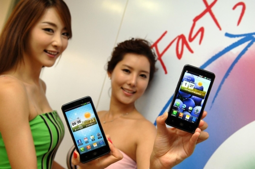 Models feature LG Electronics’ new smartphone “Optimus LTE,” which runs on a 4G communications network. (LG Electronics)