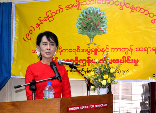 Myanmar democracy icon Aung San Suu Kyi delivers her speech during an event marking the 91st National Day at her National League for Democracy headquarters Sunday, Nov. 20, 2011 in Yangon. (AP)