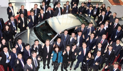 A group of Chinese dealers for Hyundai Motor vehicles pose at the automaker’s headquarters in Yangjae-dong, southern Seoul, on Friday. (Hyundai Motor)
