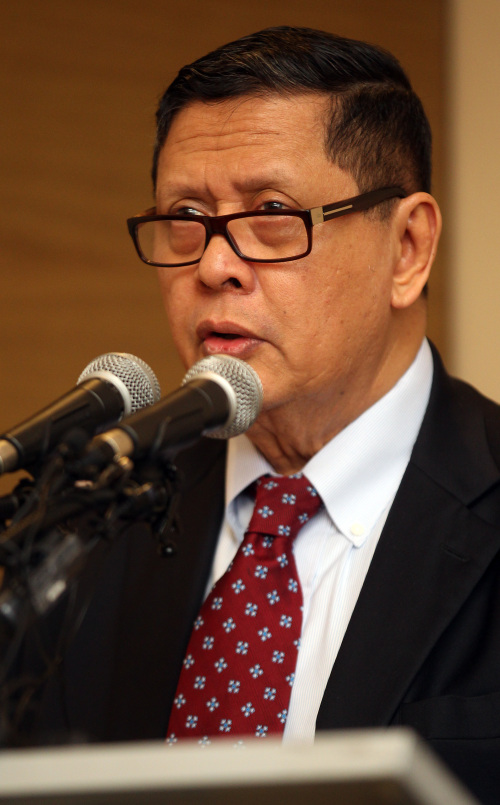 U.N. Special Rapporteur Marzuki Darusman speaks during a press conference in Seoul on Friday. (Yonhap News)