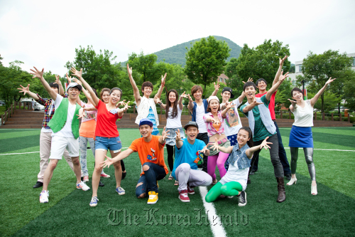 The cast of MBN’s musical-heavy collegiate series “What’s Up” strikes a pose. (MBN)