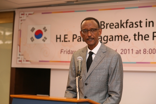 Rwandan President Paul Kagame speaks at Lotte Hotel in Seoul on Friday.(Far East Broadcasting Co.)