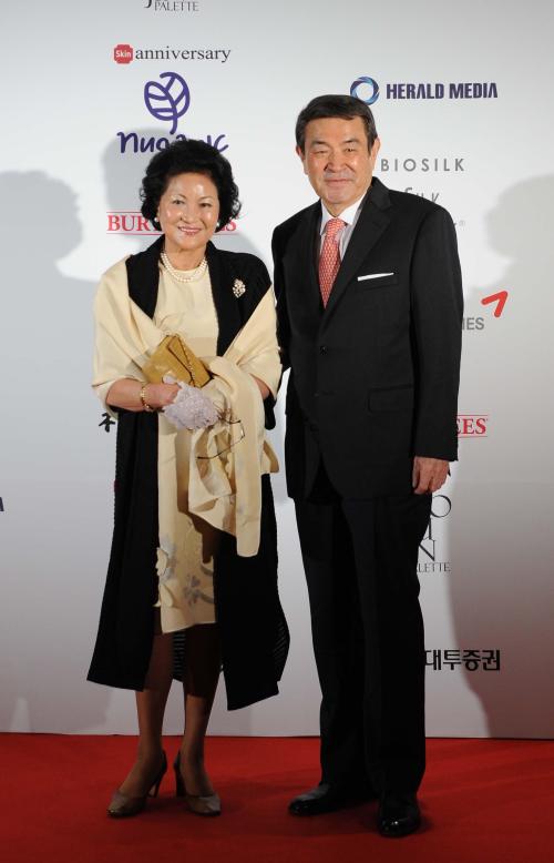 Veteran film actor Namgung Won (right) and his wife Yang Choon-ja (The Korea Herald)