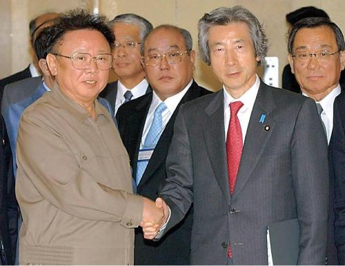 Japanese Prime Minister Junichiro Koizumi shakes hands with North Korean leader Kim Jong-il after their summit meeting in Pyongyang on May 22, 2004.
