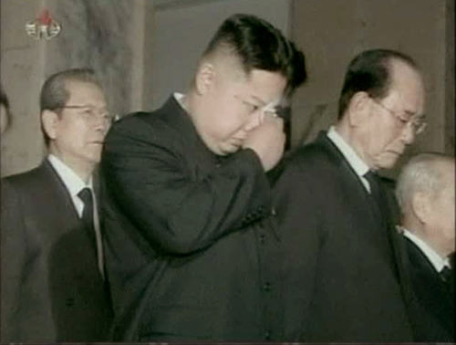 Kim Jong-un wipes his eyes as he views the body of his father Kim Jong-il at Kumsusan Memorial Palace in Pyongyang, Friday. (AP-Yonhap News)