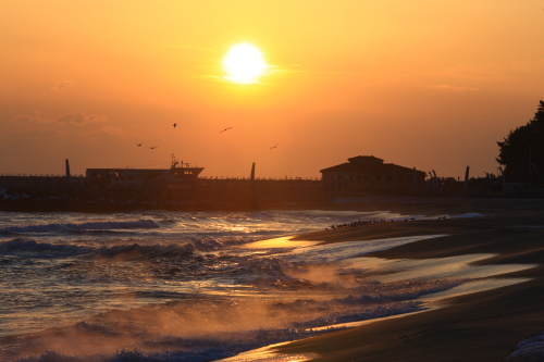 The sun rises over Gangneung, one of the many locations hosting Sunrise Festivals this year on Jan. 1. (Korea Tourism Organization)