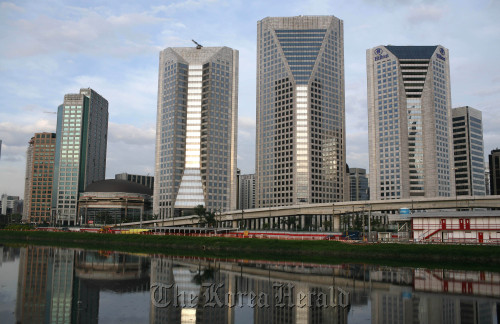 Buildings in the Bellini region are reflected in the Pinheiros River in Sao Paulo, Brazil. (Bloomberg)