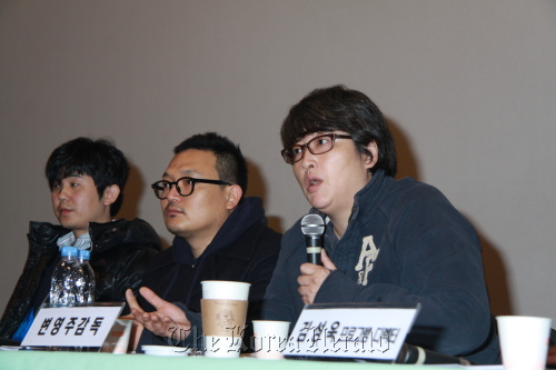 Director Byeon Young-joo (right), along with directors Lee Hae-young (middle) and Kim Jong-gwan (left), speaks during a press conference promoting the seventh edition of Cinematheque Friends Film Festival at Seoul Art Cinema in Seoul, Tuesday. (Seoul Art Cinema)