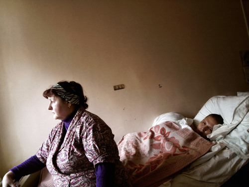 An AIDS patient and his mother in Russia (Alex Majoli/Magnum Photos/Eurocreon))