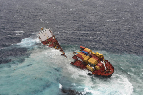 Stranded cargo ship Rena (AP-Yonhap News)