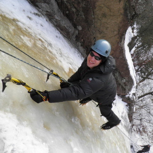 A climber sclaes an ice wall during a Sanirang activity last winter. (Sanirang)