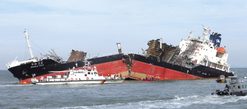 The 4,191-ton vessel, Doola No. 3, sits in the west sea with its hull snapped in half after an explosion that killed five of the freighter’s crew off the coast of incheon on sunday. Another six were missing. (Yonhap News)