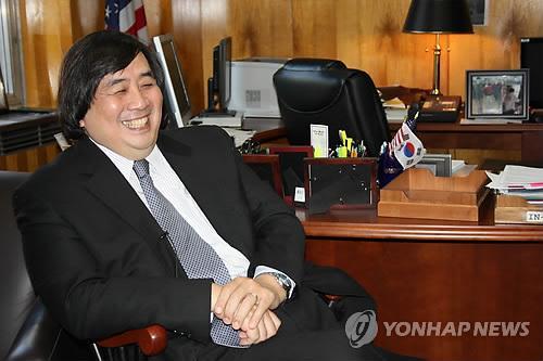 Harold Hongju Koh is interviewed at his office in Washington on Sunday. (Yonhap News)