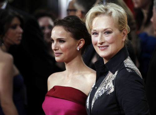 Natalie Portman, left, and Meryl Streep arrive at the 69th Annual Golden Globe Awards Sunday, Jan. 15, 2012, in Los Angeles. (AP-Yonhap News)