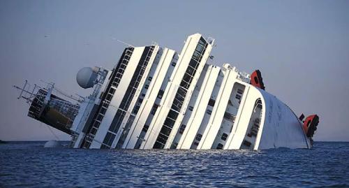 View of the Costa Concordia taken on Saturday after the cruise ship ran aground and keeled over off the Isola del Giglio, Italy. (AFP-Yonhap News)