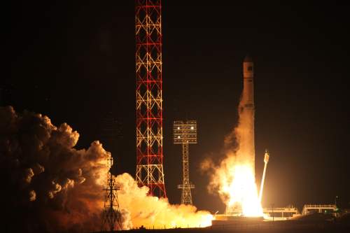 In this Wednesday, Nov. 9 file photo, the Zenit-2SB rocket with the Phobos-Ground probe blasts off from its launch pad at the Cosmodrome Baikonur, Kazakhstan. (AP-Yonhap News)