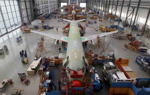 Workers are busy at the Airbus company in Hamburg, northern Germany, Tuesday. (AP-Yonhap News)