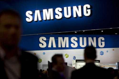 Attendees walk past Samsung signage during the 2012 International Consumer Electronics Show (CES) in Las Vegas, Nevada, U.S., on Wednesday, Jan. 11, 2012. The 2012 CES trade show features 2,700 global technology companies presenting consumer tech products and is expected to draw over 140,000 attendees. (Bloomberg)