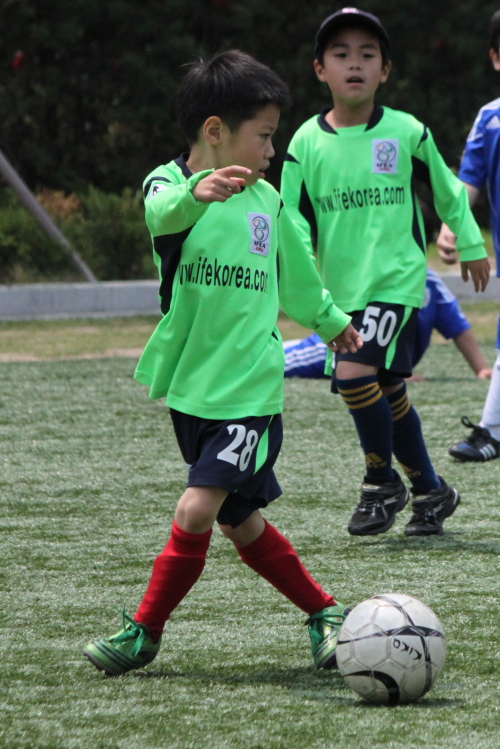 A boy controls the ball during a previous IFE training session. (IFE)