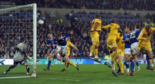 Cardiff City’s Aron Gunnarsson (third from left) heads the ball against Crystal Palace. (AFP-Yonhap News)