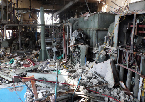 In this June 9, 2011 file photo released by Tokyo Electric Power Co. (TEPCO), damaged equipments and piping on the fourth floor of the reactor building of the Unit 4, part of the cooling system at Fukushima Dai-ichi nuclear power plant in Okuma, Fukushima prefecture, northeastern Japan, are shown. (AP)