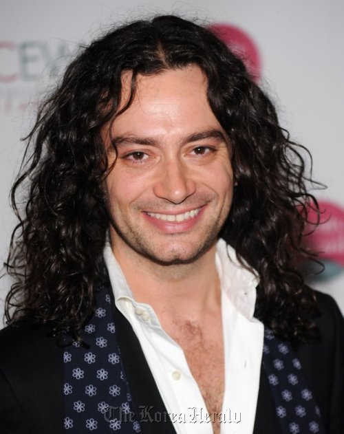 In this May 21, 2010 file photo, Broadway performer and former “American Idol” contestant Constantine Maroulis attends the 16th Annual Cosmetic Executive Women Beauty Awards in New York. (AP-Yonhap News)