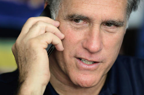 Republican presidential candidate and former Massachusetts Gov. Mitt Romney works the phones for votes at his campaign headquarters on January 31, 2012 (AFP)