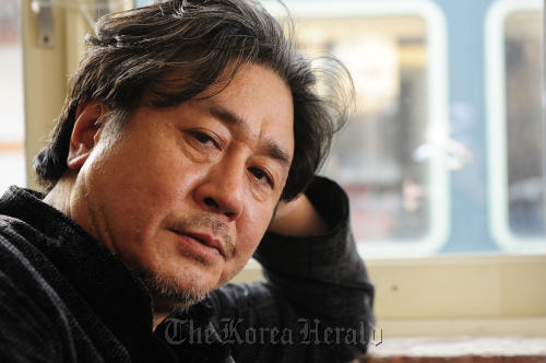 Actor Choi Min-sik poses for a photo in Samcheong-dong, Monday. (Park Hae-mook/The Korea Herald)
