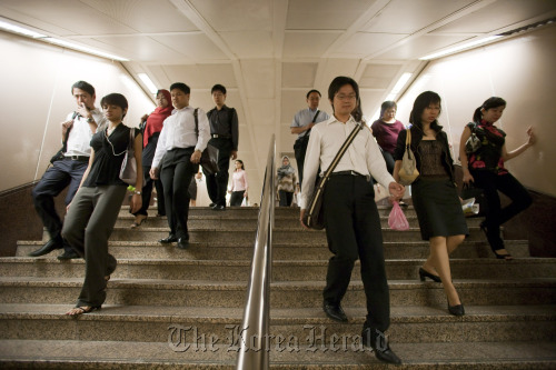 Office workers arrive for work in the central business district of Singapore. (Bloomberg)