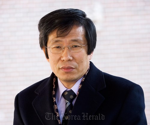 Professor Kim Seong-kon