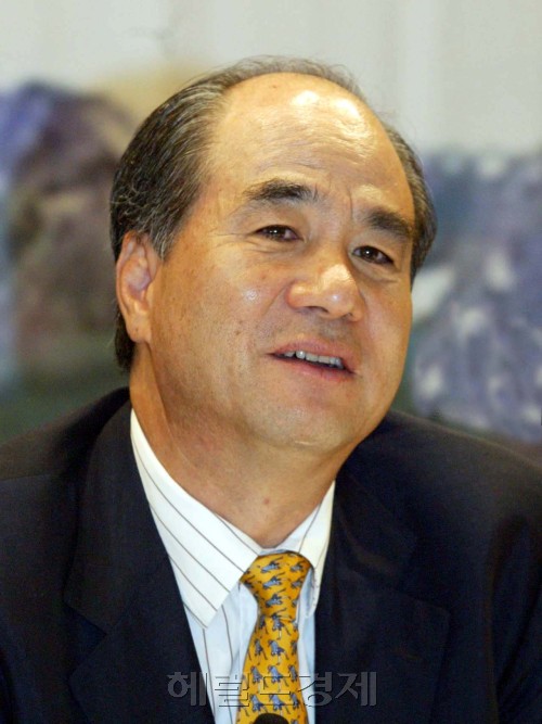 Chairman Yoon Seok-kum. “ - 20120207000738_0