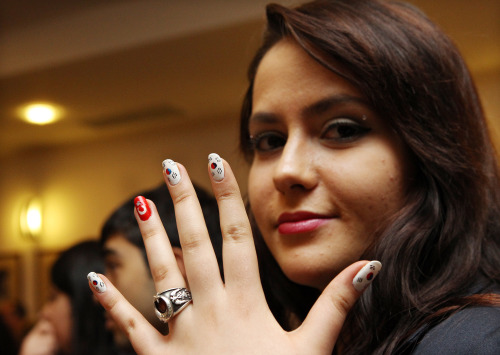 A female student of Ankara University holds up her hand to show off nails painted in Korean and Turkish national flags, 6 February 2012 (GMT). (Yonhap)