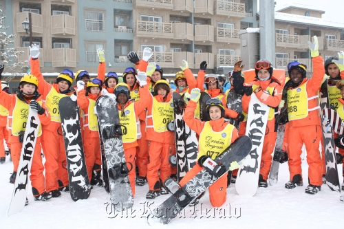 Participants of the 2011 Dream Program from last Feb. 12-21 at Alpensia Resort, PyeongChang, Gangwon Province. (Gangwon Province Government)