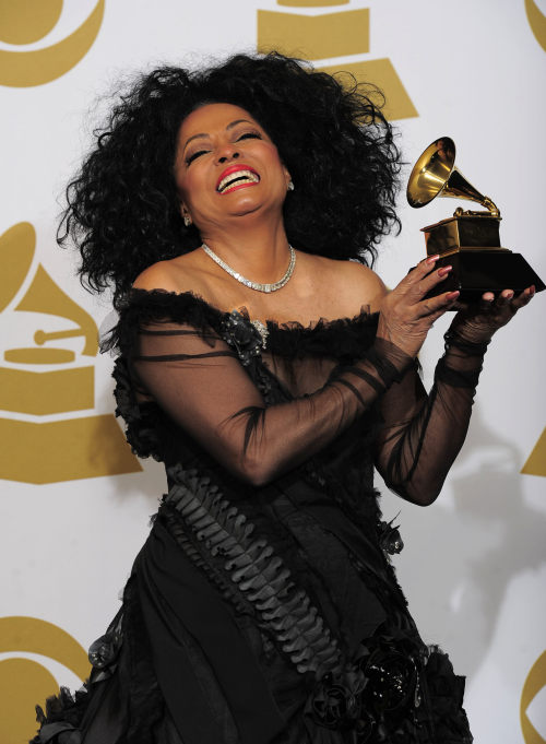 Diana Ross poses backstage with her Lifetime Achievement award. (AP-Yonhap News)