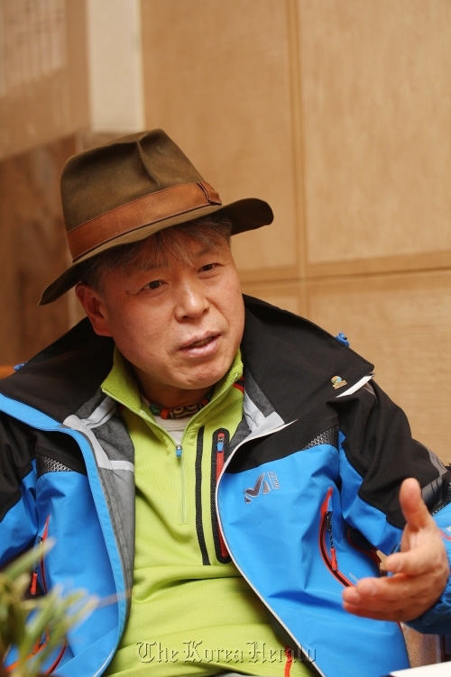 Mountaineer Um Hong-gil speaks during an interview with The Korea Herald at Hotel Lotte on Jeju Island on Saturday. (Hotel Lotte)