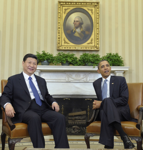 President Barack Obama meets with Chinese Vice President Xi Jinping on Tuesday in the Oval Office of the White House in Washington. (AP-Yonhap News)