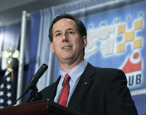 U.S. Republican presidential candidate Rick Santorum addresses the Detroit Economic Club on Thursday. (AFP-Yonhap News)