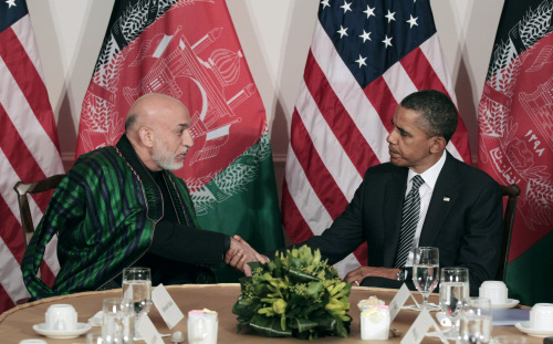 President Barack Obama meets with Afghan President Hamid Karzai in New York on Sept. 20. (AP-Yonhap News)