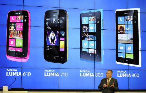 President and CEO of Nokia Stephen Elop gives a press conference to present Nokia’s new mobile phones in Barcelona on Monday on the opening day of the Mobile World Congress. (AFP-Yonhap News)