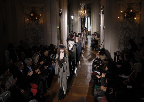 Models wear creations from designer Moon Young-hee as part of the Fall-Winter, ready-to-wear 2012 fashion collection, during Paris Fashion week, Tuesday. (AP-Yonhap News)