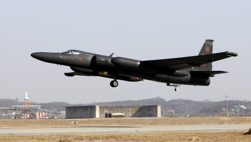 A U.S. Air Force U-2 spy plane takes off during a training flight at the U.S. airbase in Osan, south of Seoul, on Feb. 16. (AP-Yonhap News)