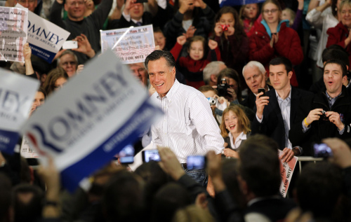 Republican presidential candidate, former Massachusetts Gov. Mitt Romney arrives at a campaign rally in Bellevue, Wash., Friday, March 2, 2012. (AP-Yonhap News)