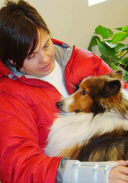 Barbara Bagley and her Shetland sheepdog Dooley (AP-Yonhap News)