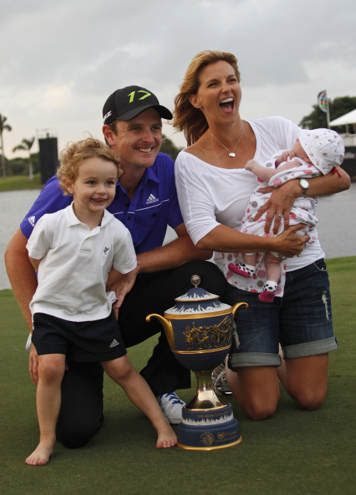 Justin Rose poses with his family after his win at the Cadillac Championship. (AP-Yonhap News)