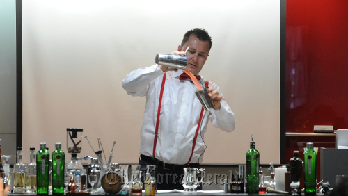 Alex Kratena, head bartender of Langham Hotel London’s Artesian bar, showcases various cocktails, including a barrel-aged drink, during a class on Tanqueray No. 10 gin and other juniper spirits at Diageo Korea’s Johnnie Walker School in Seoul on Friday. (Lee Sang-sub/The Korea Herald)