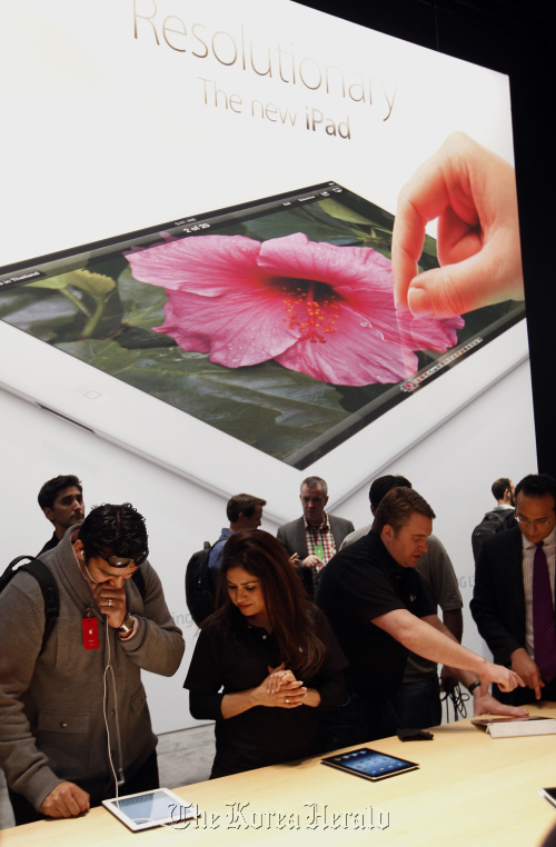 Attendees and members of the media view Apple Inc.’s new version of the iPad tablet computer after its unveiling at an Apple event in San Francisco, California, U.S., on March 7. (Bloomberg)
