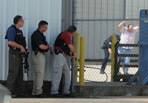 A hostage walks out after being released by alleged gunman Bartholomew Granger during a police stand off in Beaumont on Wednesday. (AP-Yonhap News)