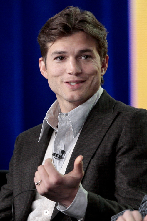 Actor Ashton Kutcher speaks during the panel discussion for the sitcom “Two and a Half Men” at the Television Critics Association Winter Press Tour for CBS, the CW and Showtime in Pasadena, California. (AP-Yonhap News)