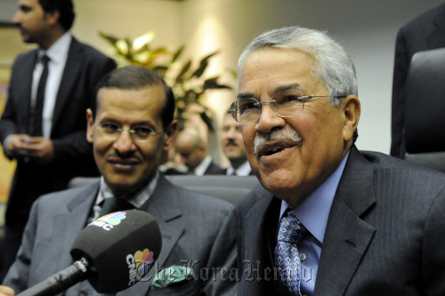 Ali al- Naimi (right), Saudi Arabia’s oil ministerspeaks to the media prior to the start of the 160th OPEC meeting in Vienna. (Bloomberg)